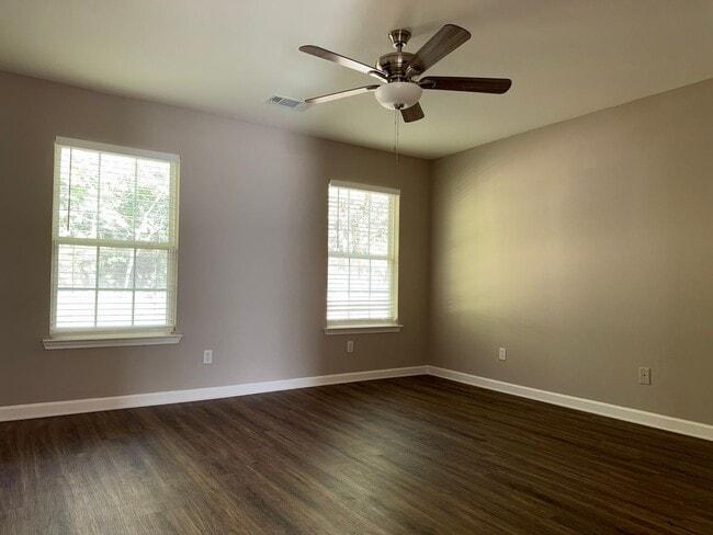 Building Photo - 317 Autumn Dr