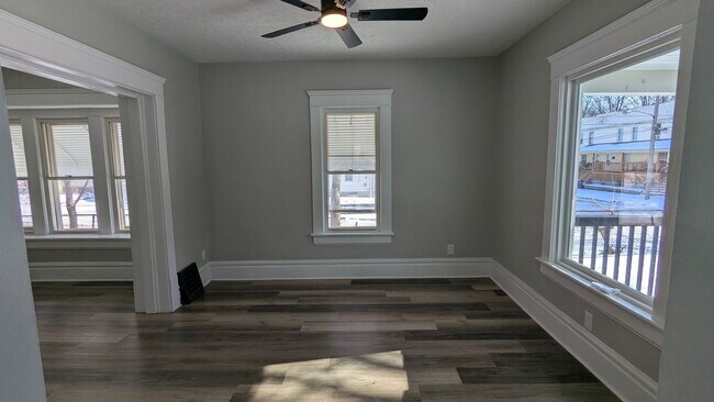 Building Photo - Welcome to this newly renovated, 3-bedroom home located in the heart of Akron
