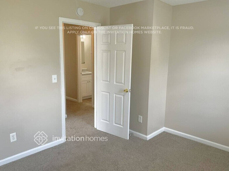 Building Photo - 5941 Colonnade Dr