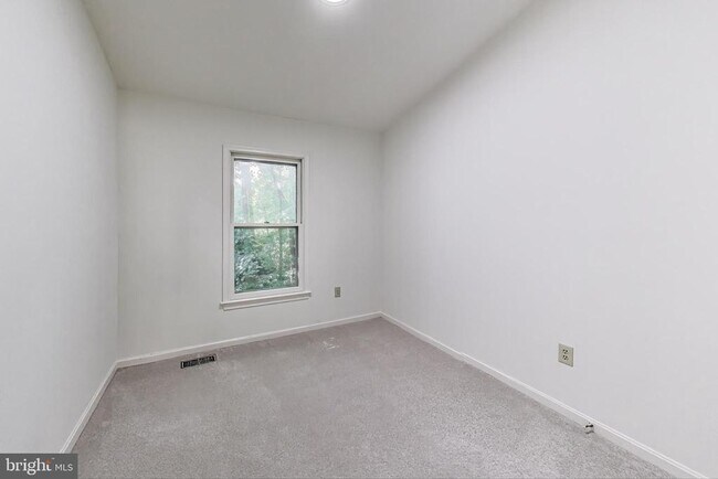Building Photo - 10726 Pine Haven Terrace