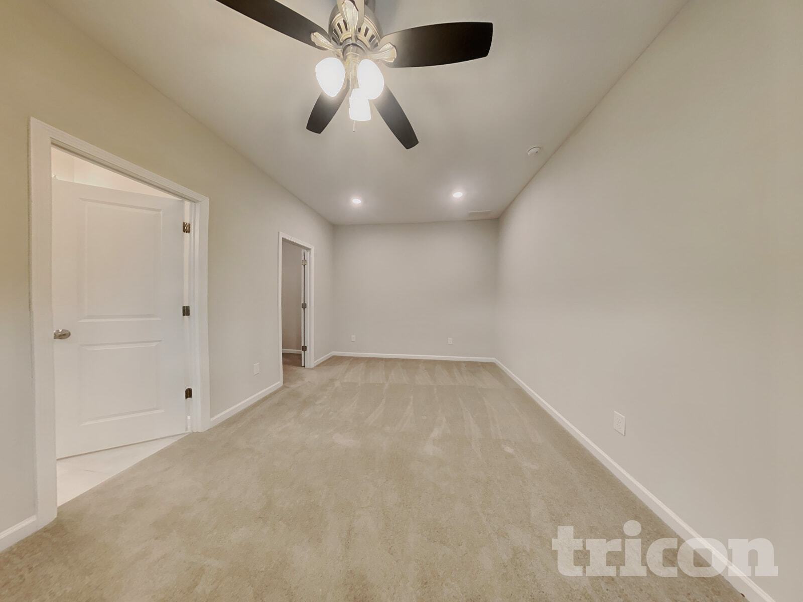 Building Photo - 1576 Queen Elizabeth Dr