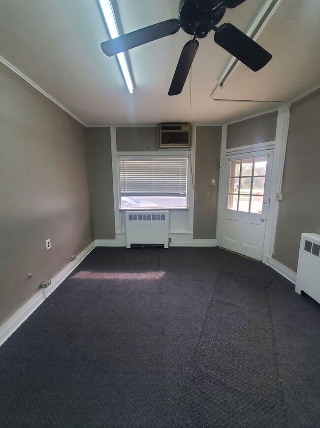 Building Photo - 920-924 Romayne - 5 unit (ACE Property)