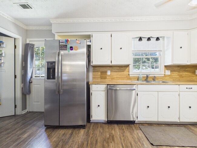 Building Photo - 1332 Autumnridge Dr