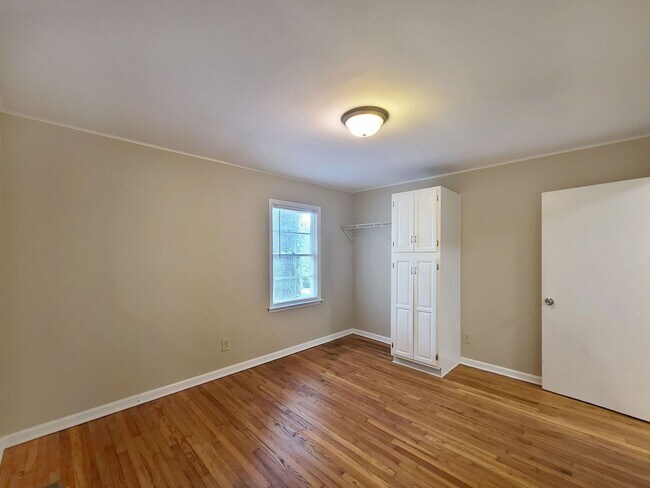Building Photo - Cutest Bungalow in the Heart of Hapeville 3 bed/2 bath