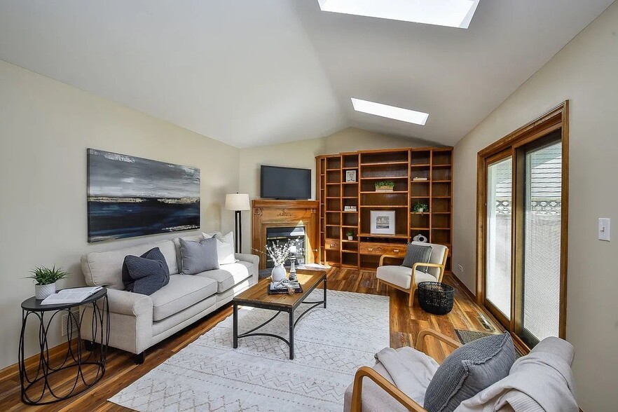 Building Photo - 2264 Briarhill Dr