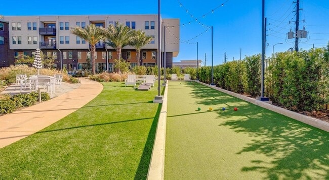 Building Photo - 23233 Western Centre Dr