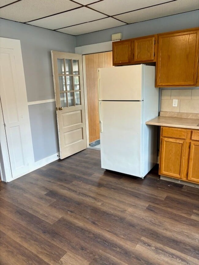 Building Photo - 76 Paine St