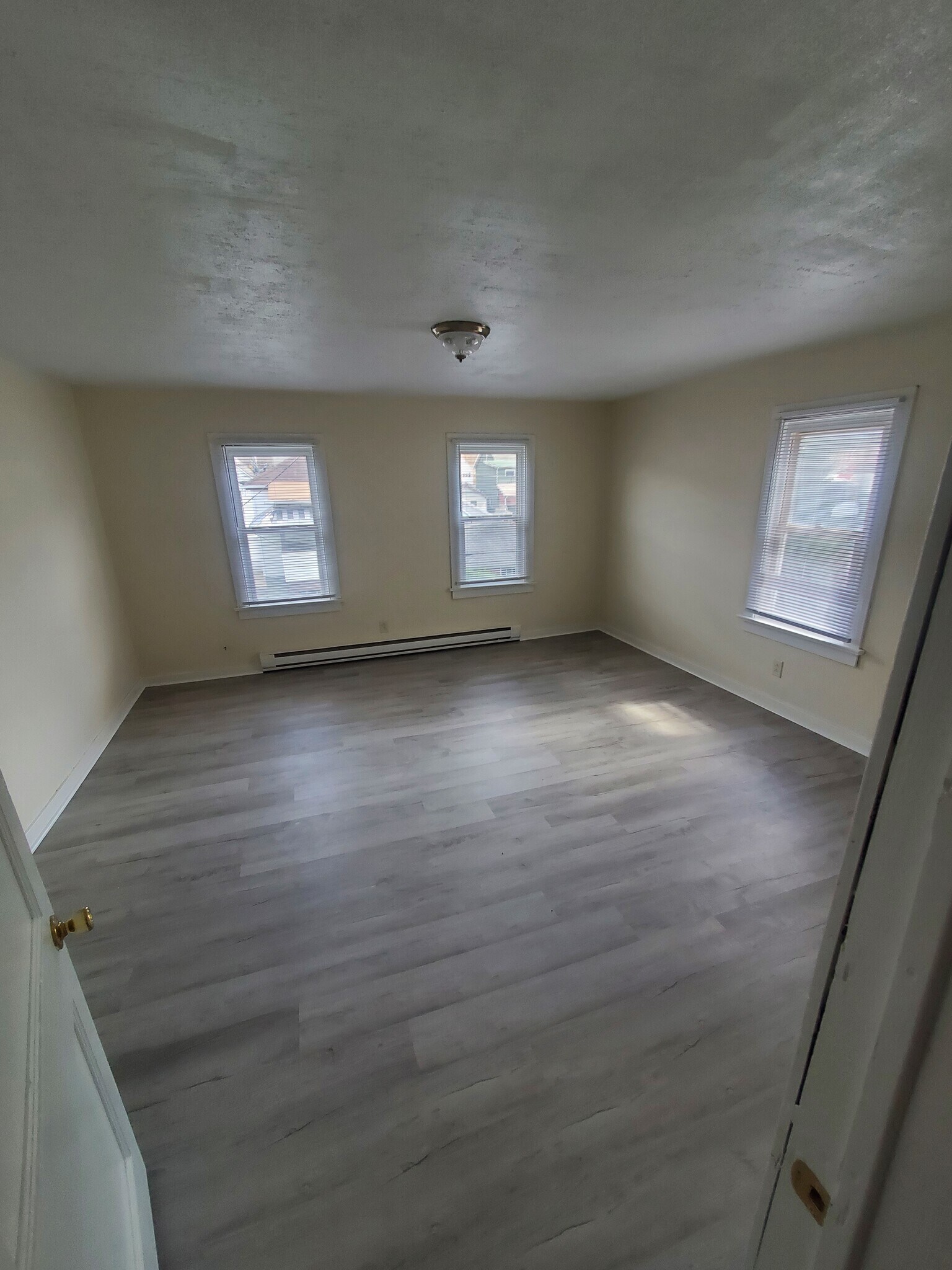 Building Photo - 610 4th Ave