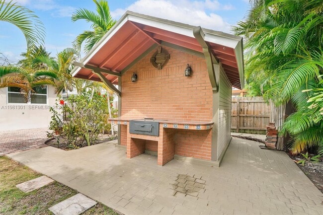 Building Photo - 300 187th St