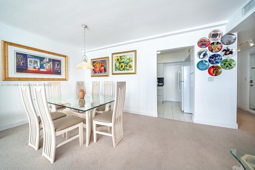 Building Photo - 1408 Brickell Bay Dr