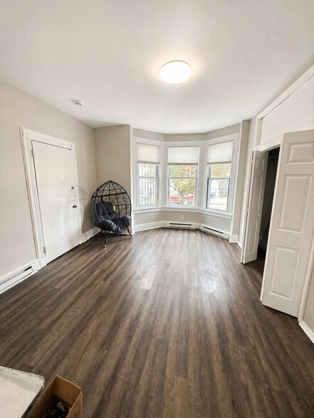 Building Photo - 308 7th Ave W