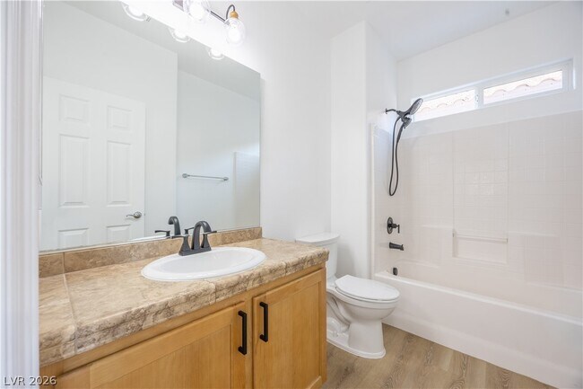 Building Photo - 212 Fairway Woods Dr