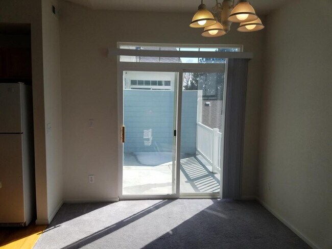 Building Photo - 640 Gooseberry Dr