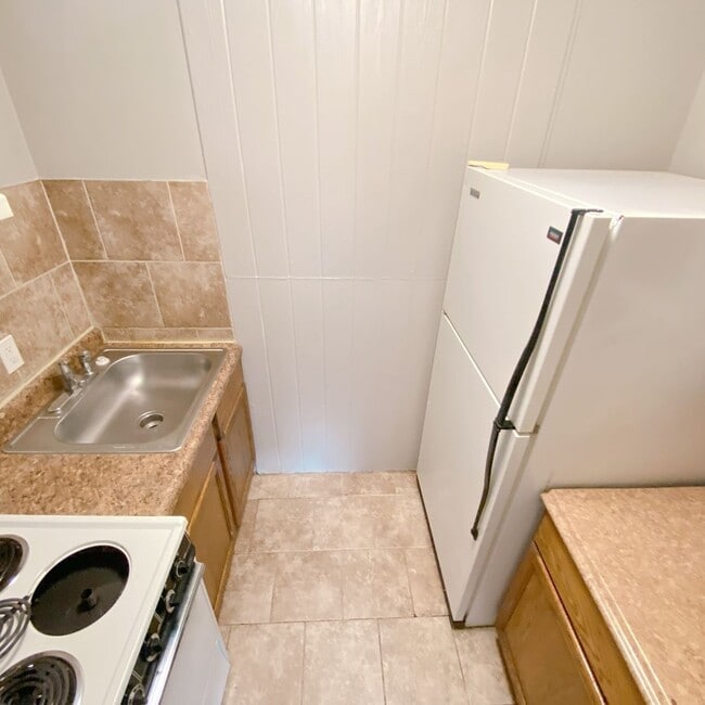 Interior Photo - 4815 Ames Ave