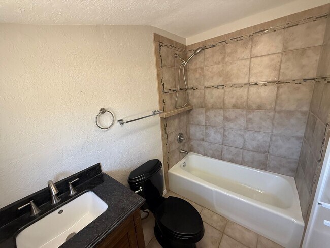 Building Photo - Charming 3 bedroom home in Apple Valley- H...