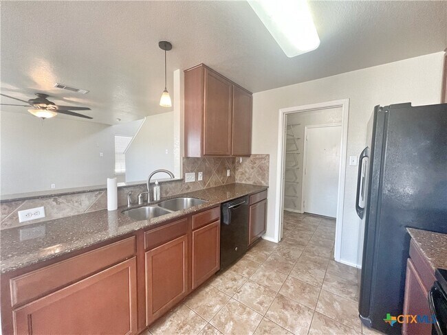 Building Photo - 2221 Lakeline Dr