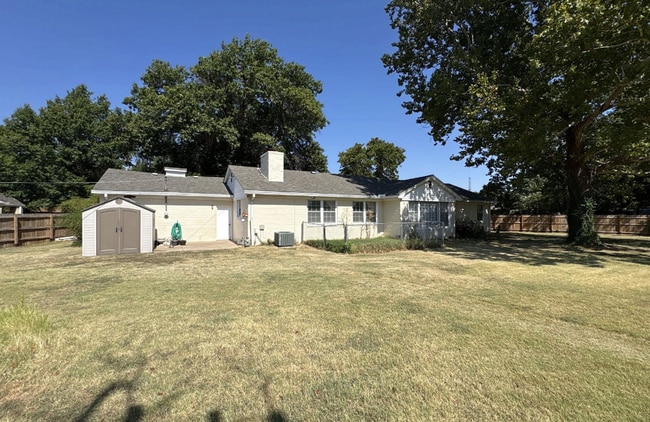 Building Photo - 1334 N Estate Ct