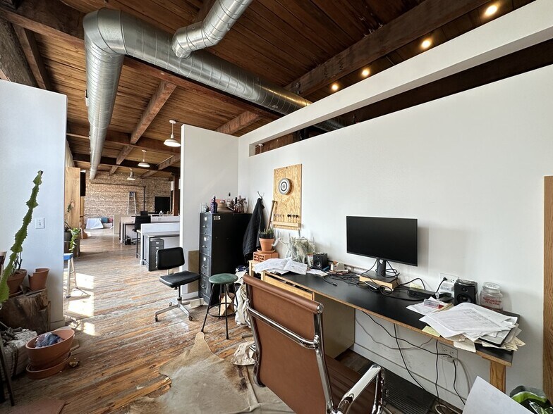 Building Photo - 3124 W Carroll Ave
