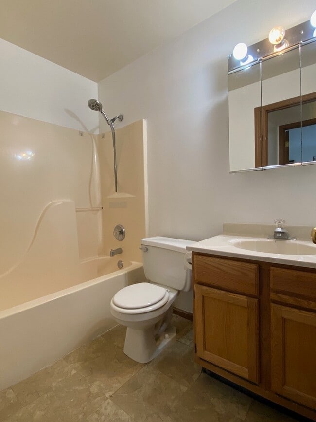 Building Photo - 1372 Cunat Ct