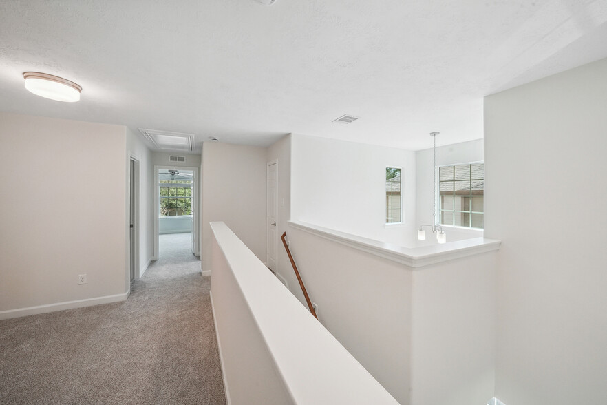 Building Photo - 10 Fairlee Ct
