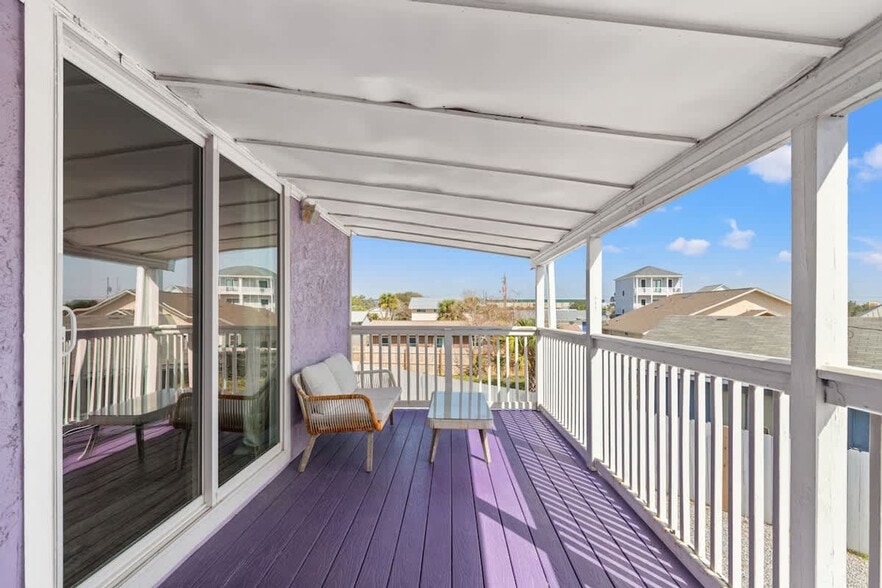 Building Photo - 5218 Beach Dr