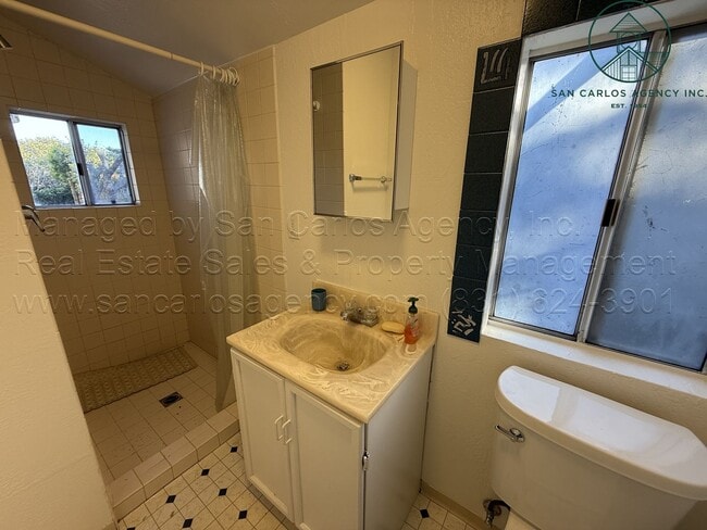 Building Photo - Refreshed Four Bedroom Hatton Fields Home