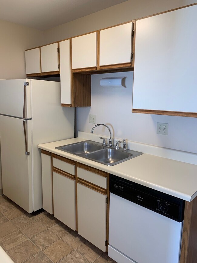 Building Photo - Beautiful Townhome in Colorado Spings