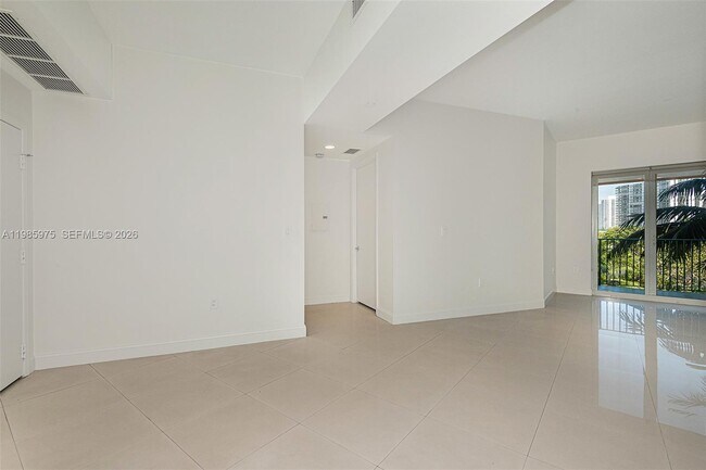 Building Photo - 20000 E Country Club Dr