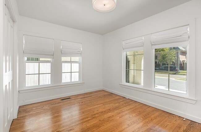 Building Photo - 4148 Normandy Ave