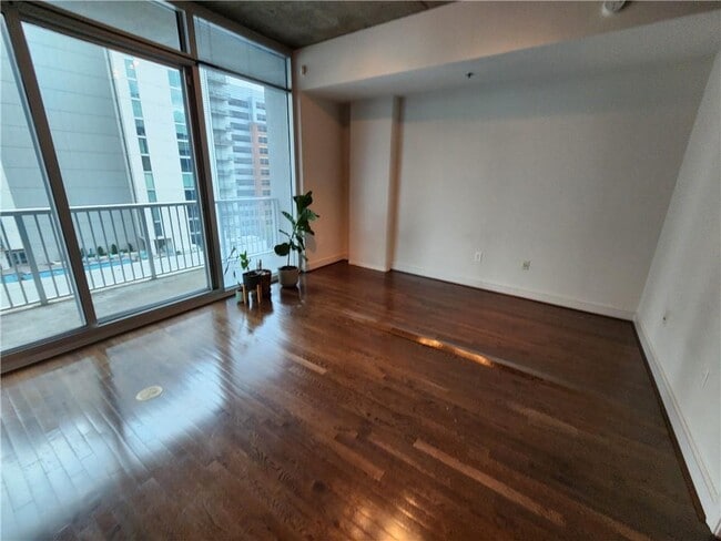 Building Photo - 44 Peachtree Pl NE
