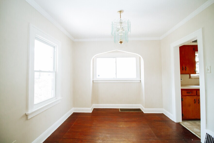 Building Photo - 3342 Jeannette Ave