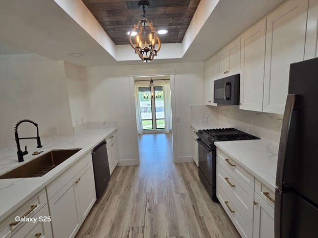 Building Photo - Large Four Bedroom with a Pool in Folsom