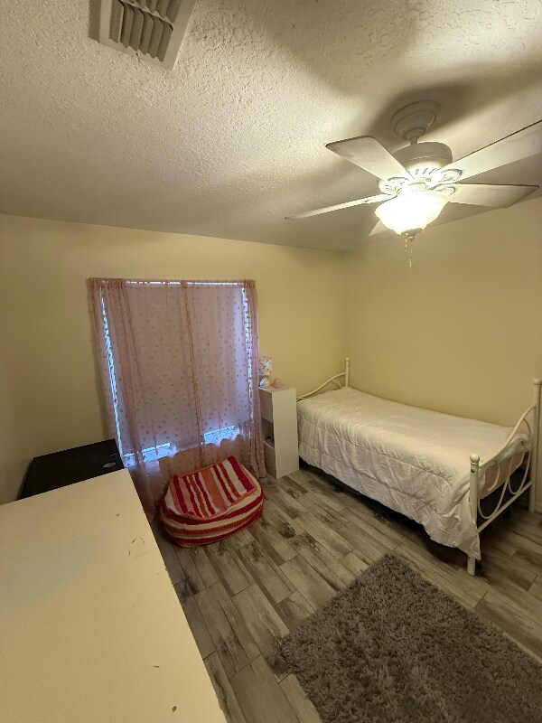 Building Photo - 867 Park Valley Cir