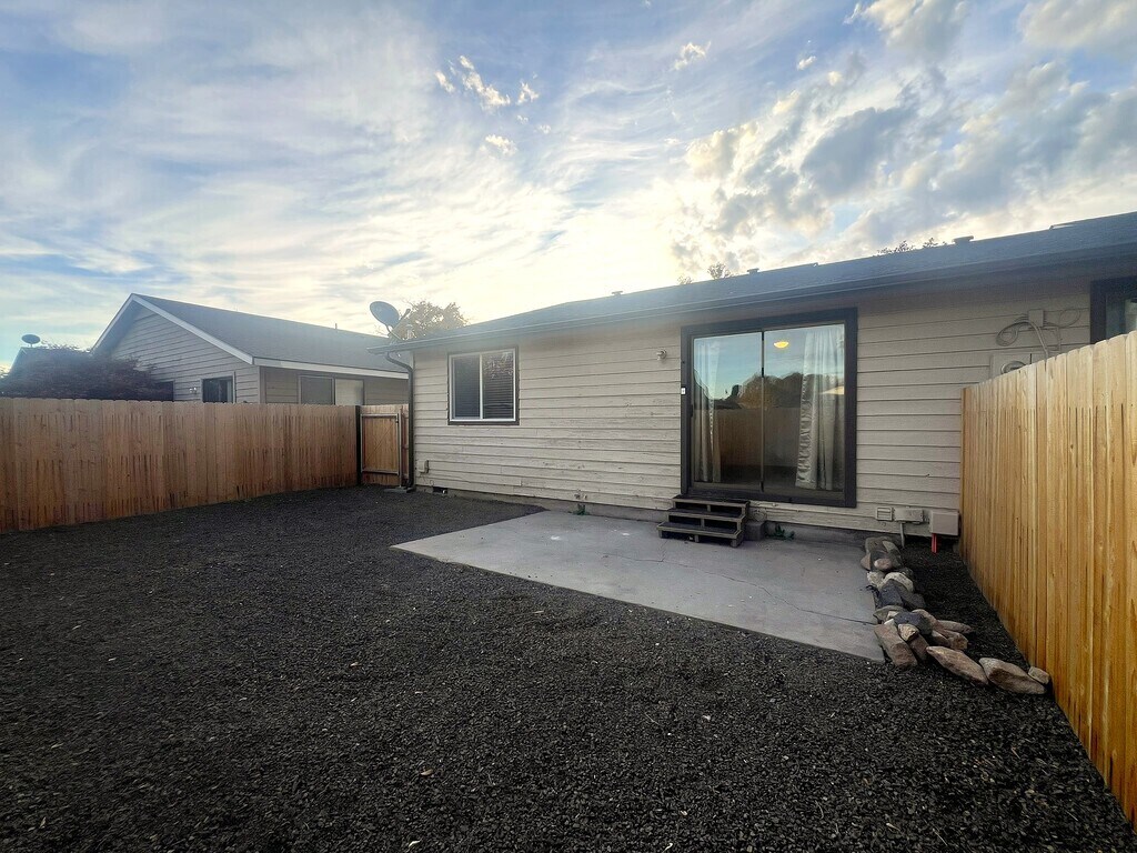 Building Photo - 2004 S Leadville Ave