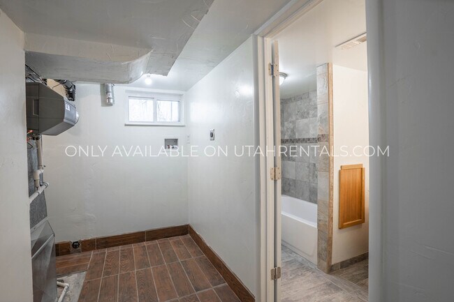 Building Photo - 347 S 500 W