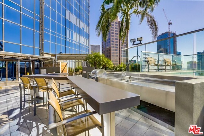 Building Photo - 1100 Wilshire Blvd