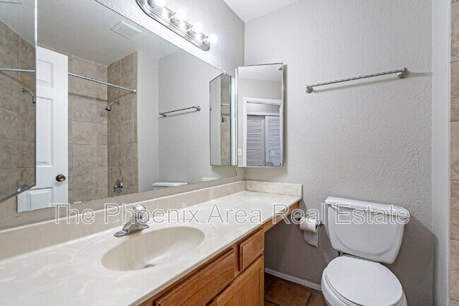Building Photo - 735 N Tangerine Dr