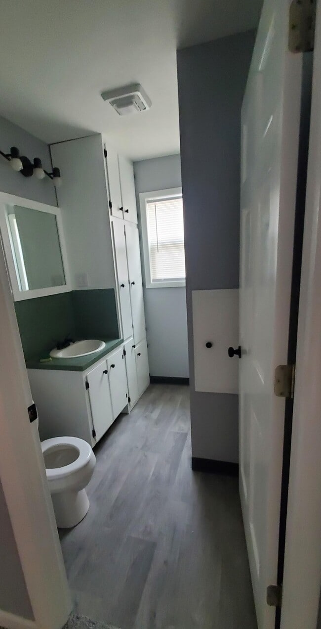 Bathroom - 1022 S Hancock St