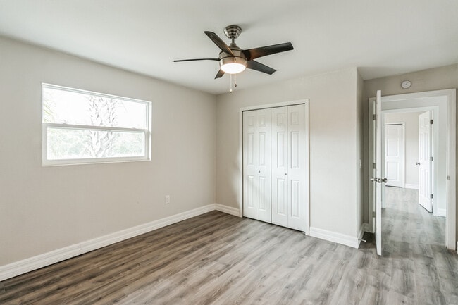 Building Photo - 224 Singleton Ave