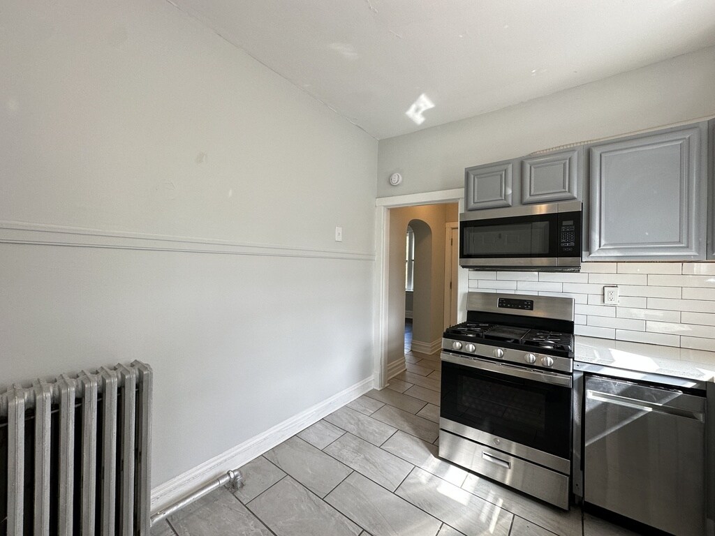 Building Photo - 2548 N Kildare Ave