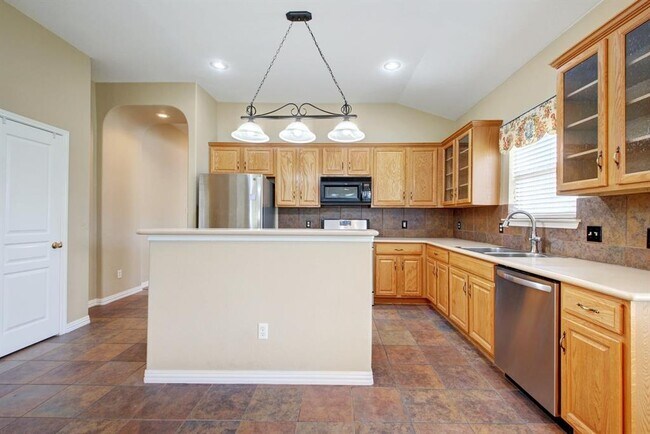 Building Photo - 904 Black Canyon St