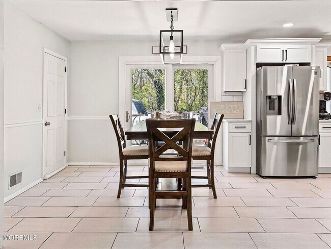 Building Photo - Charming & Cozy Ranch with Spacious Backya...
