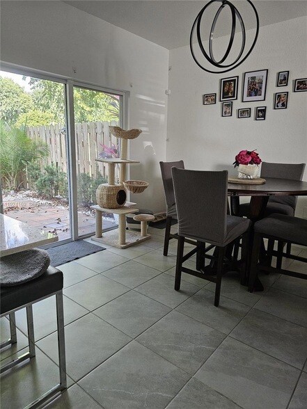 Building Photo - 2637 SE 17th St