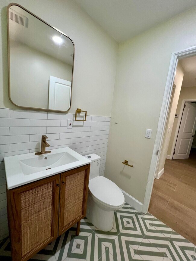Building Photo - 3211 Floral Ave