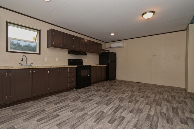 Building Photo - 550 Quail Run Cir