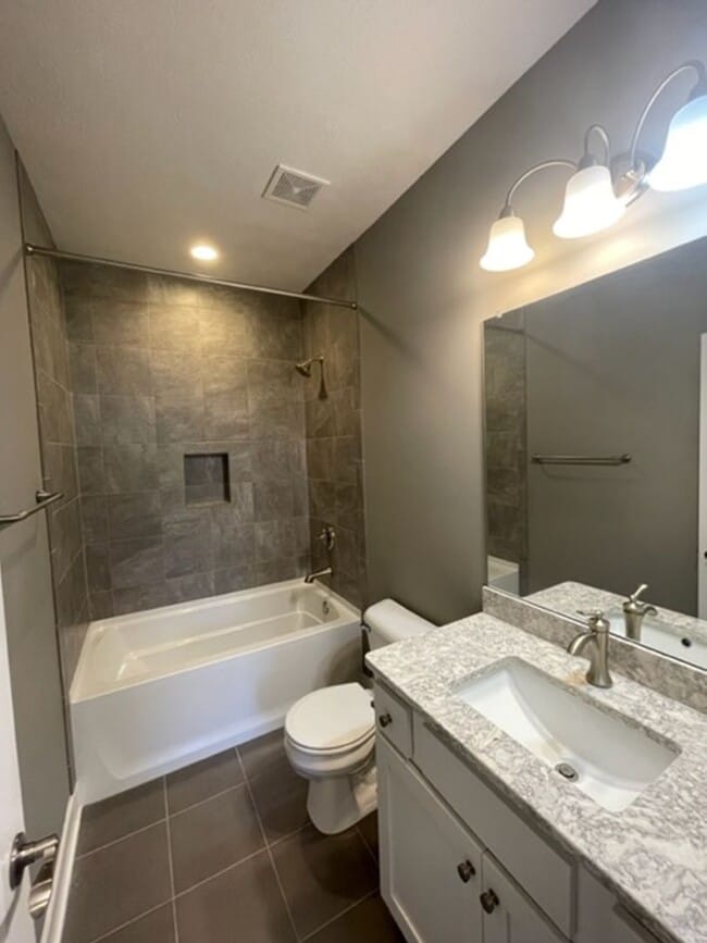 Building Photo - 7012 S 184th St
