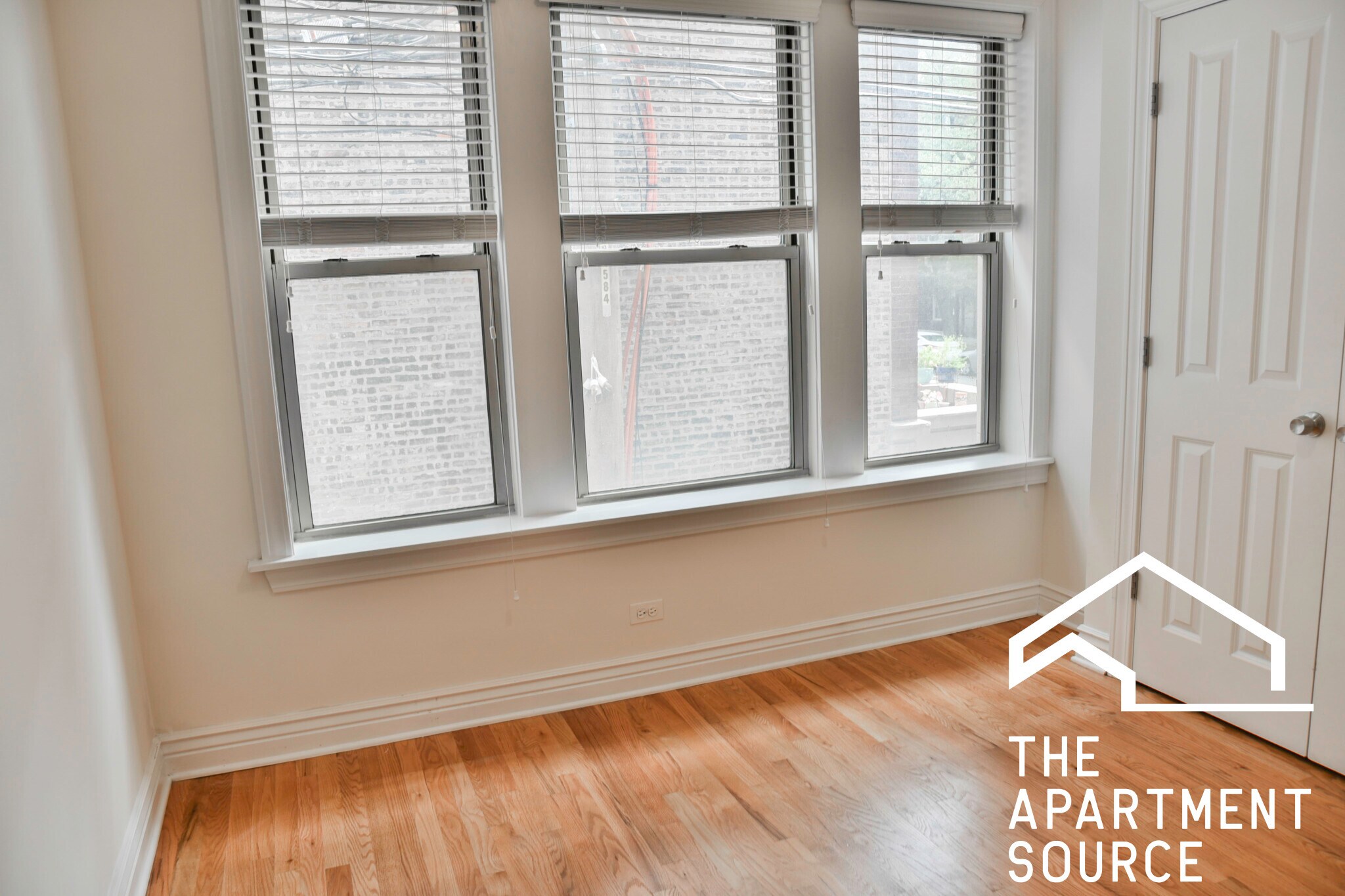 Building Photo - 1210 W Waveland Ave