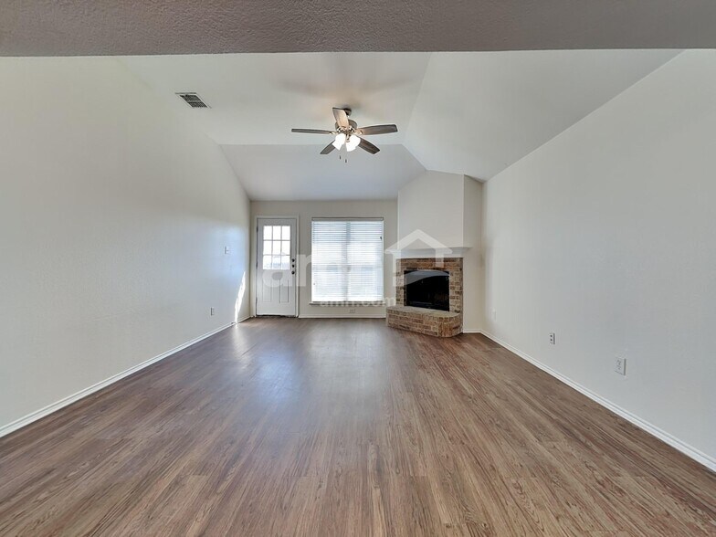 Building Photo - 115 Windsor