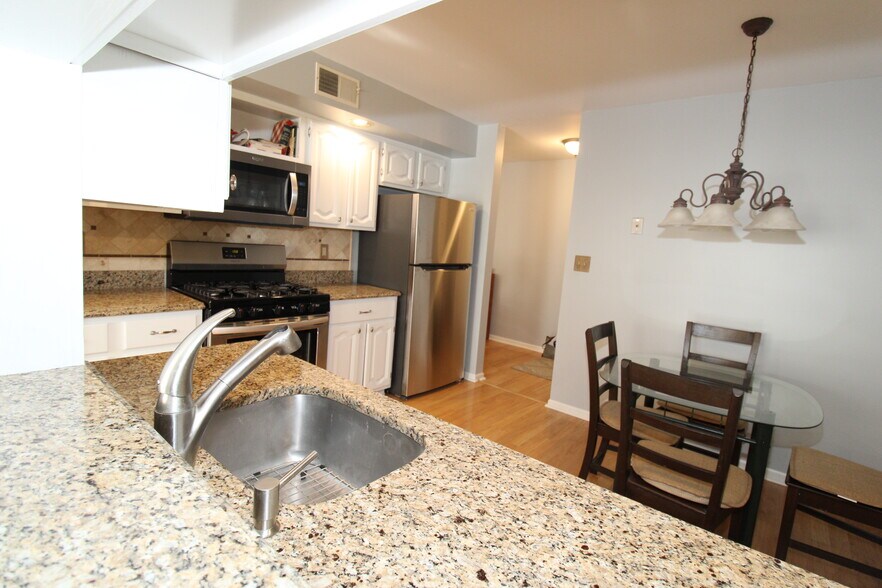 Building Photo - 11G Heritage Dr