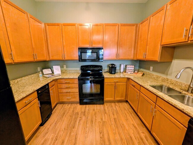 Building Photo - 220 W Market St